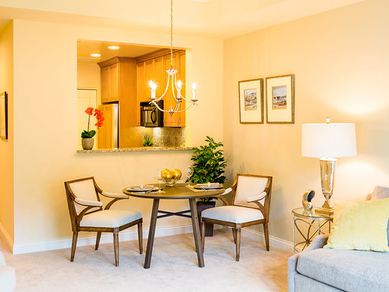 Mendocino - 928 square feet - 1 Bed, 1 Bath dining room. 