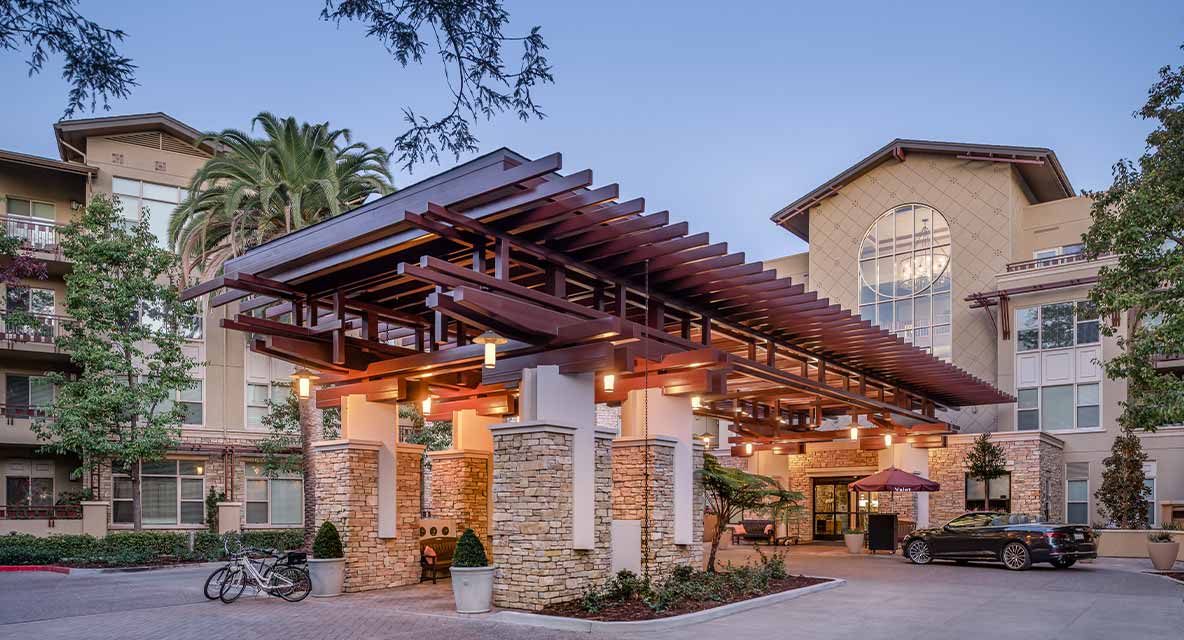 Vi at Palo Alto main entrance. 