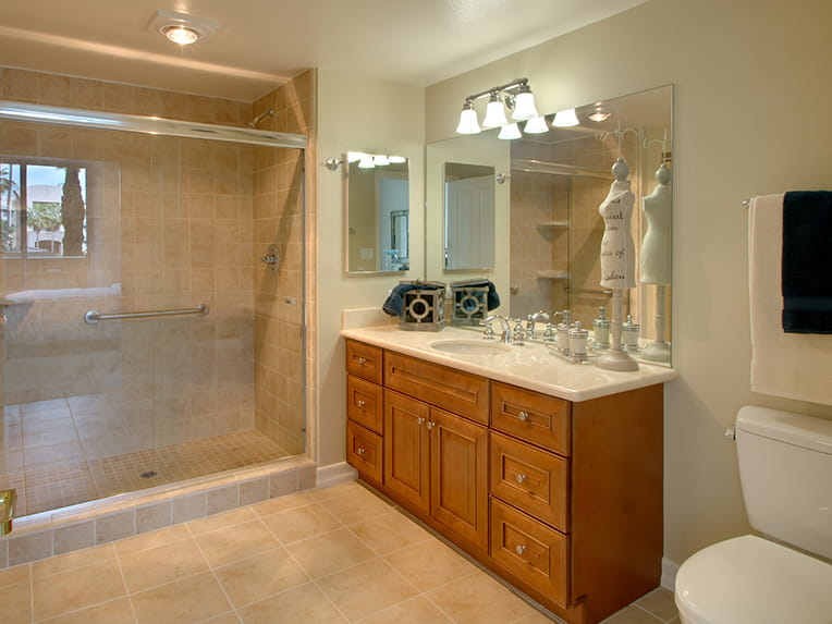 Bonita - 1112 square feet - 1 Bed, 2 Bath + Den