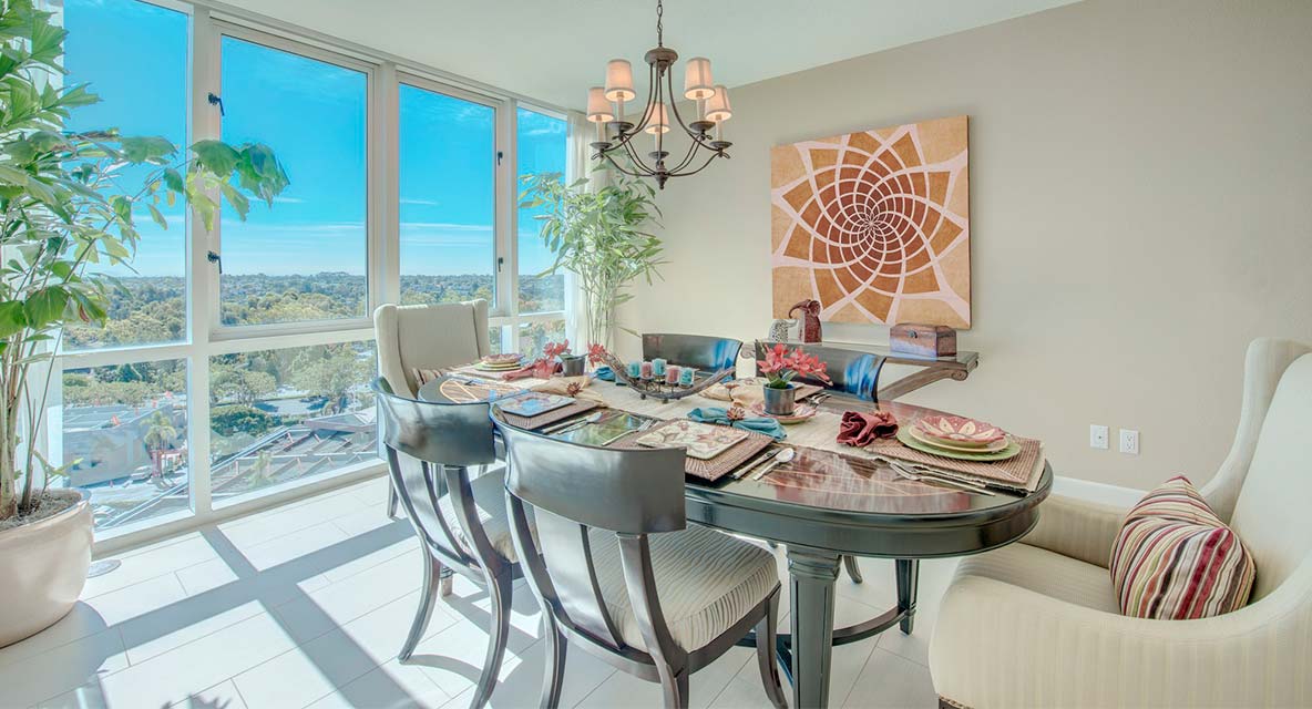 Vi at La Jolla Village dining room. 