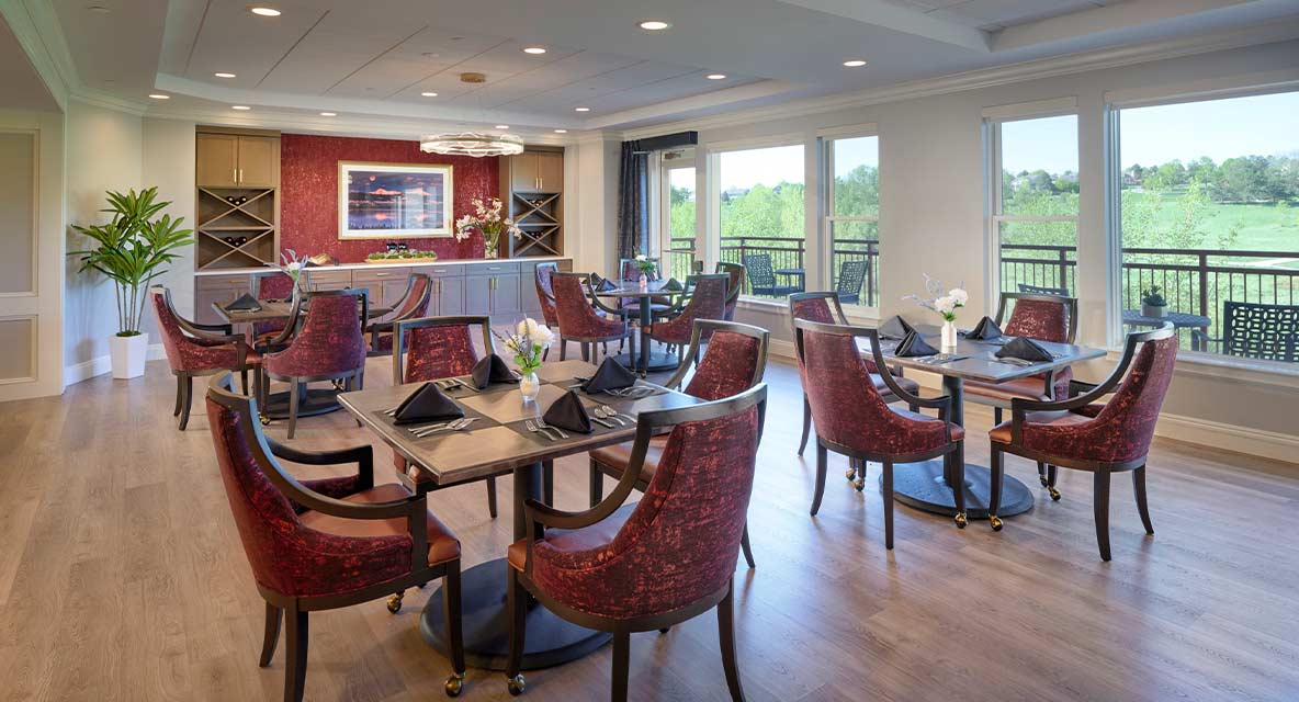 Vi at Highlands Ranch care center assisted living dining room. 