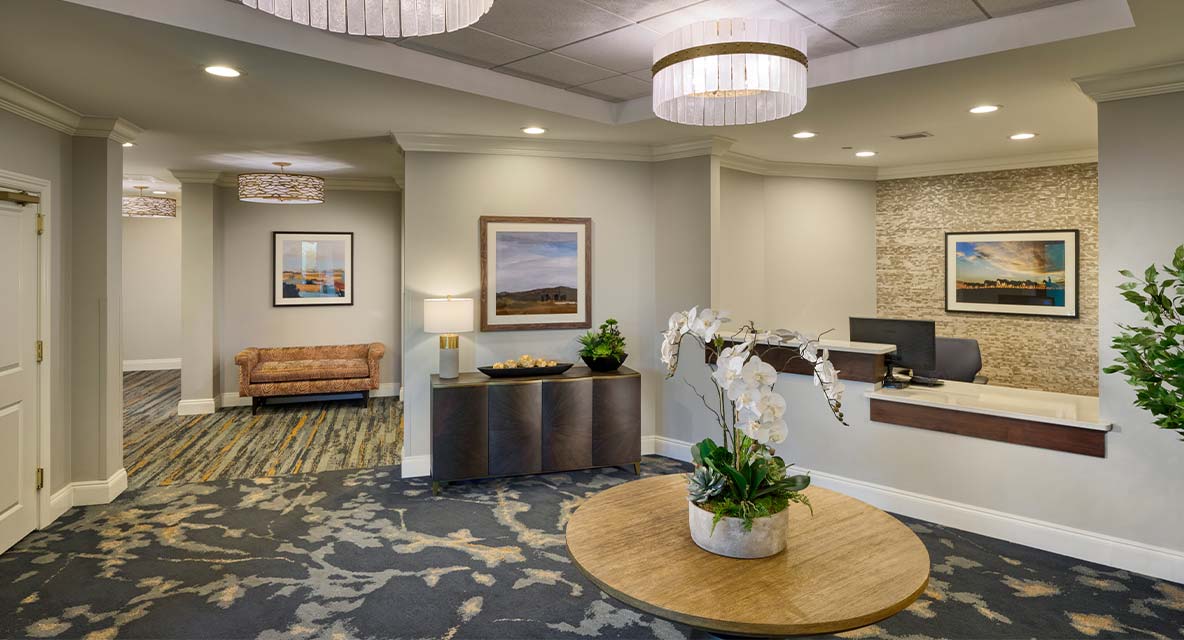 Vi at Highlands Ranch care center lobby.