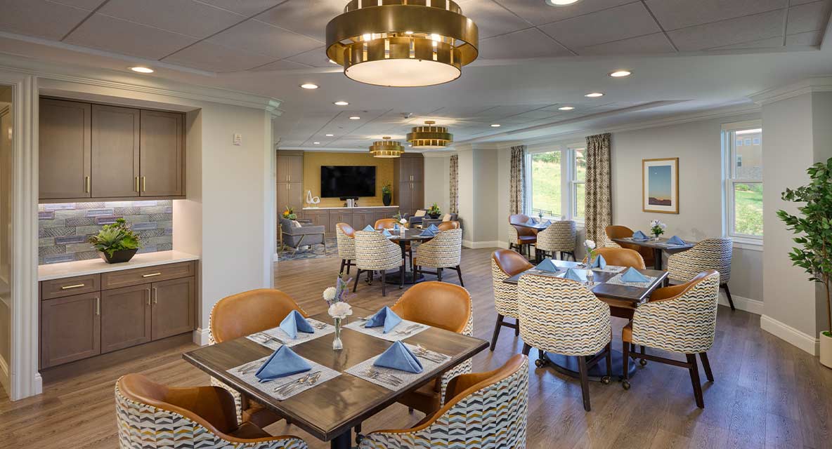 Vi at Highlands Ranch care center skilled nursing dining room. 