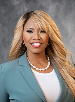 Shantelle Sinclair headshot.