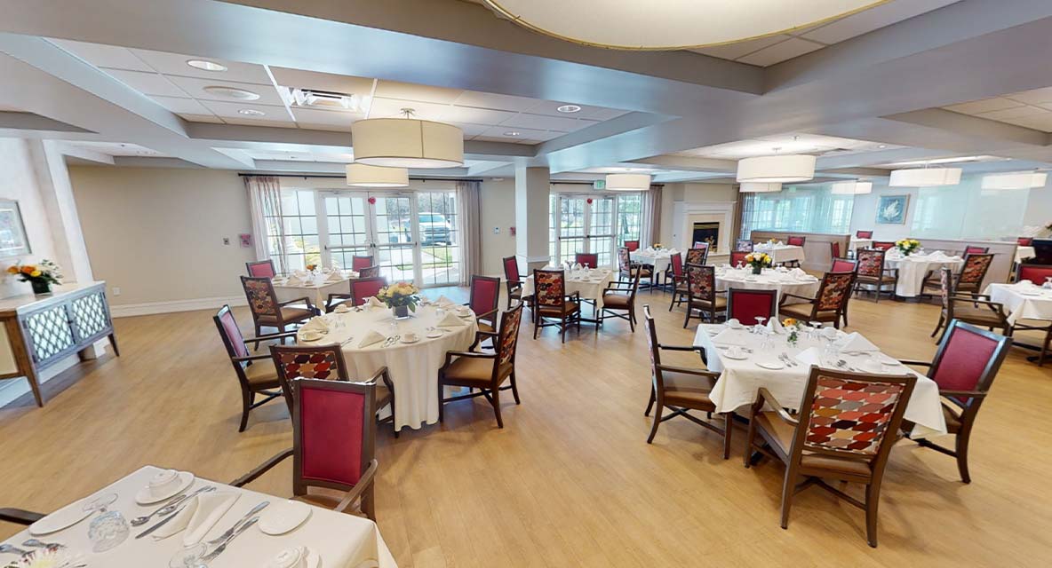 Skilled Nursing Dining - Vi at Lakeside Village Care Center 