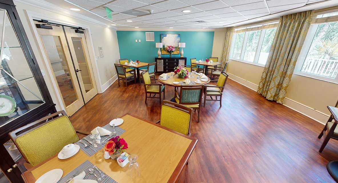 Assisted Living Dining Room - Vi at Aventura Care Center. 