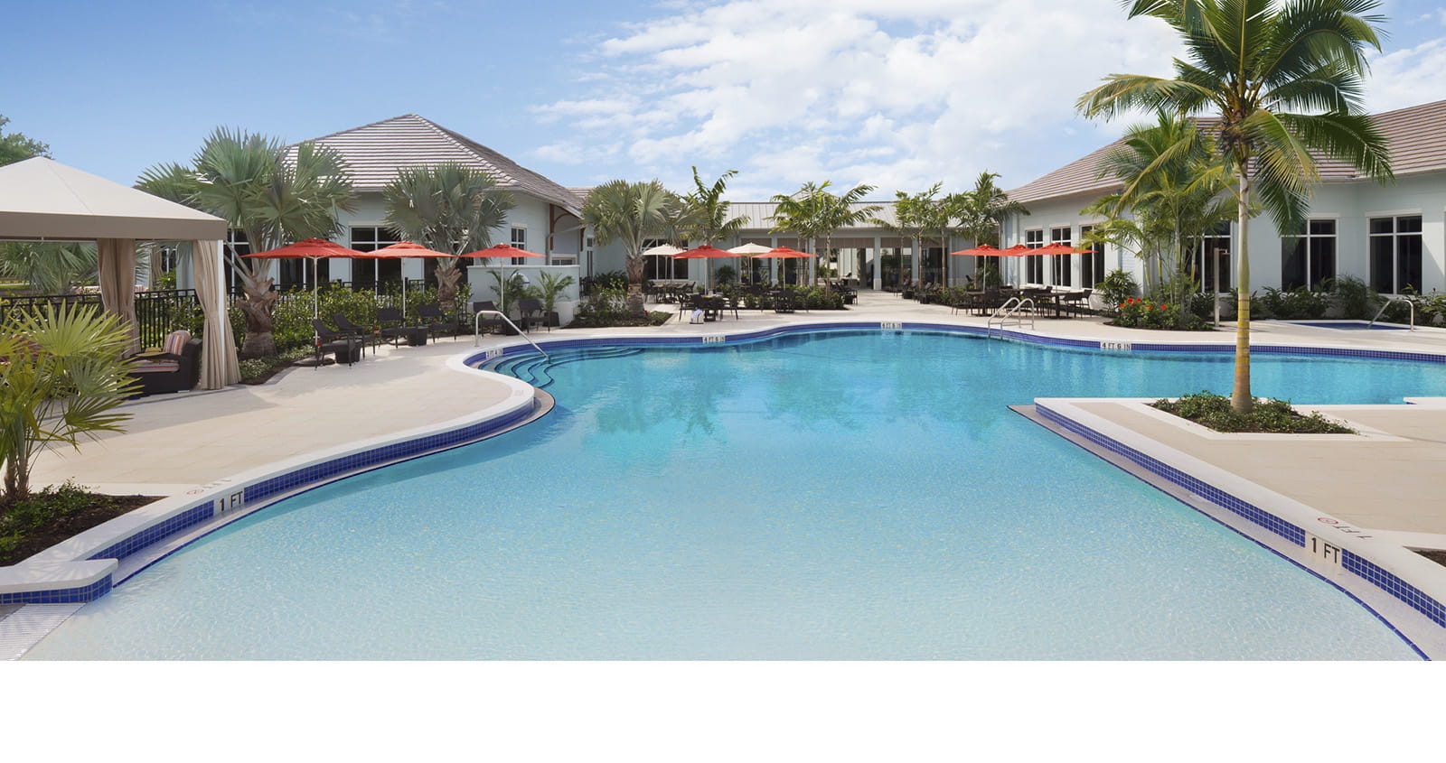 Vi at Bentley Village's zero-entry lounge pool
