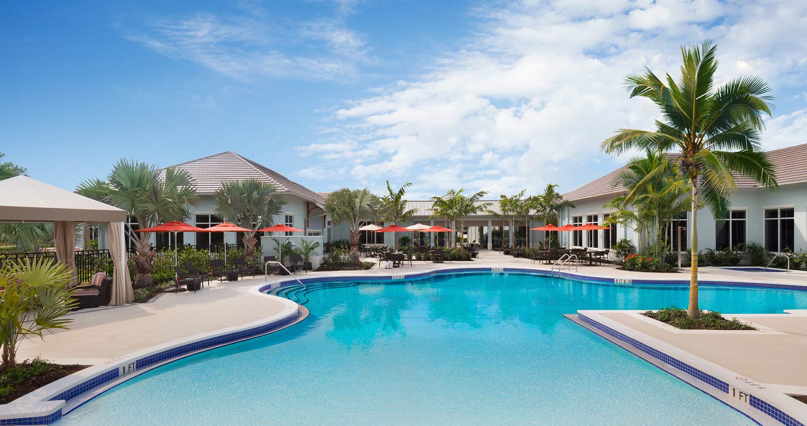 Vi at Bentley Village's zero-entry lounge pool