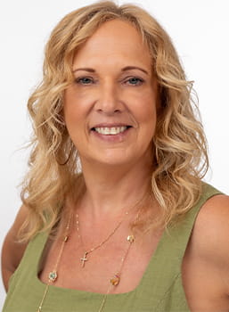 Joyce Robinson headshot. 