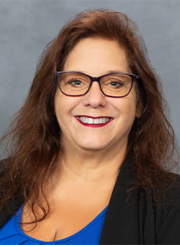 Tina Conzelman headshot.