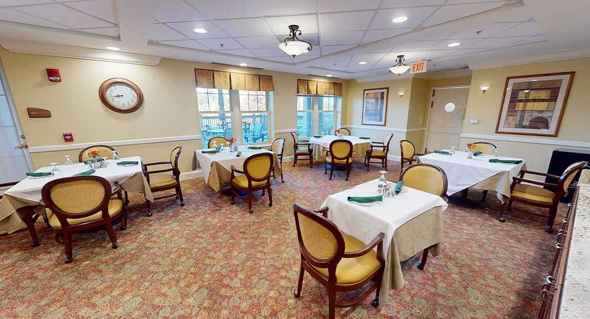 Vi at The Glen - Assisted Living Dining Room.