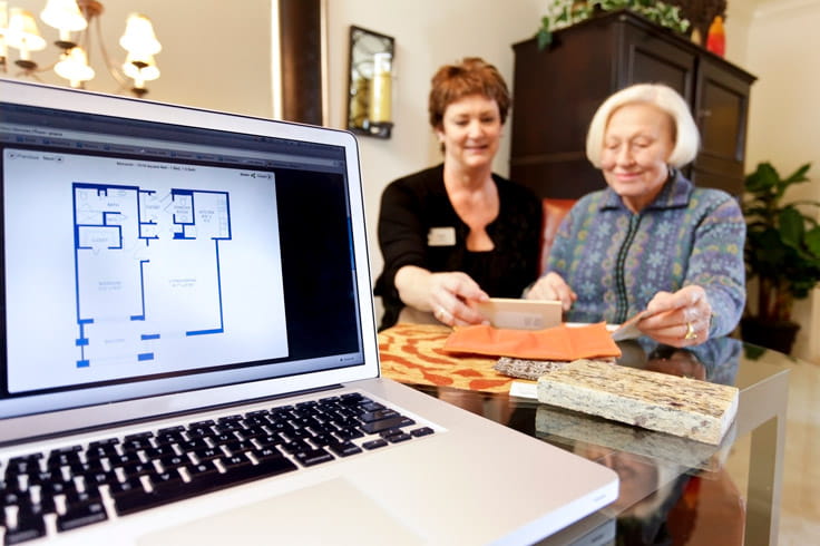 A woman gets assistance from a design manager.